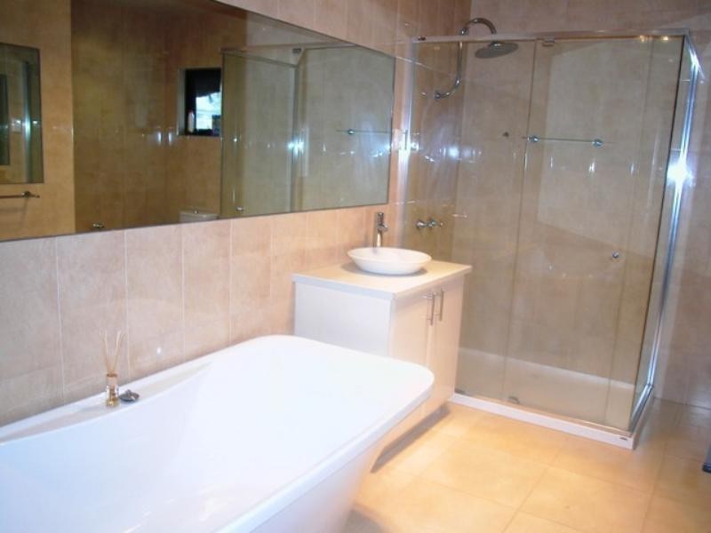 16 Amberley Court, Highton VIC 3216