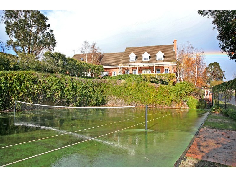 1 Summerhill Terrace, Highton VIC 3216