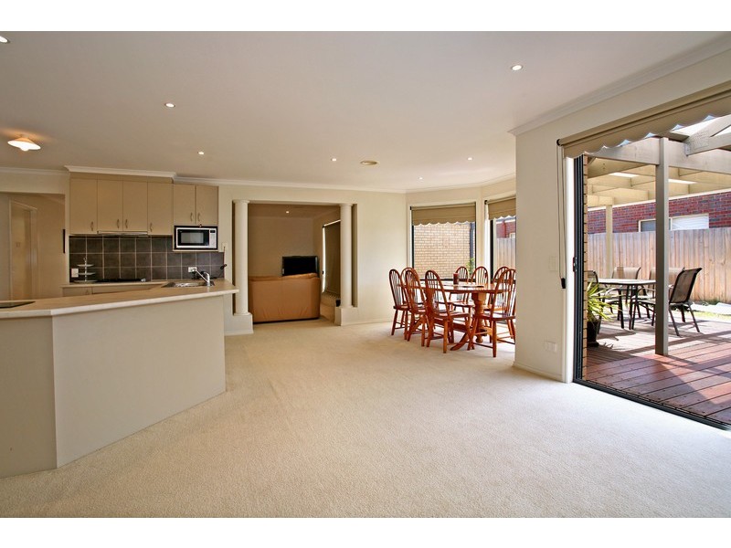 17 Hewat Drive, Highton VIC 3216