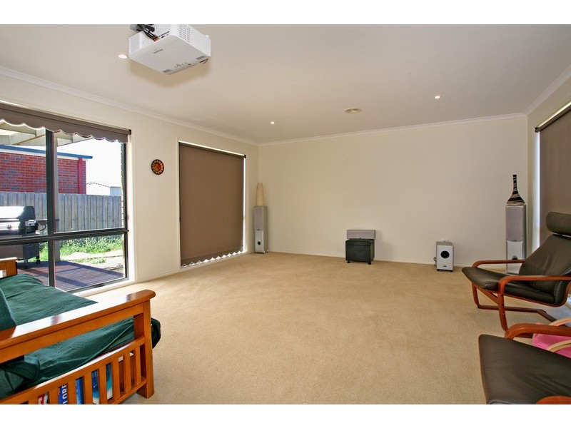 17 Hewat Drive, Highton VIC 3216