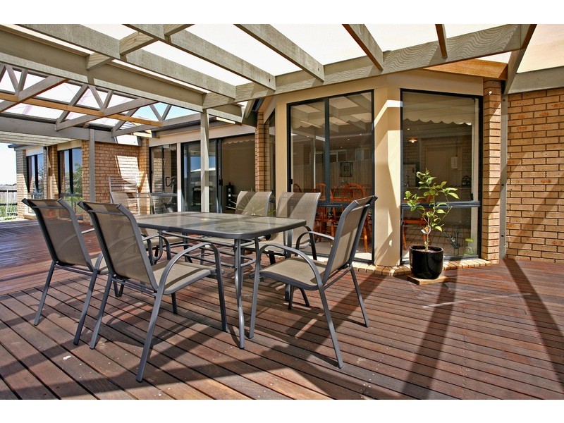 17 Hewat Drive, Highton VIC 3216