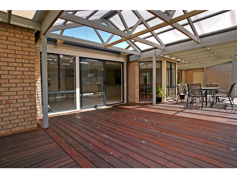 17 Hewat Drive, Highton VIC 3216