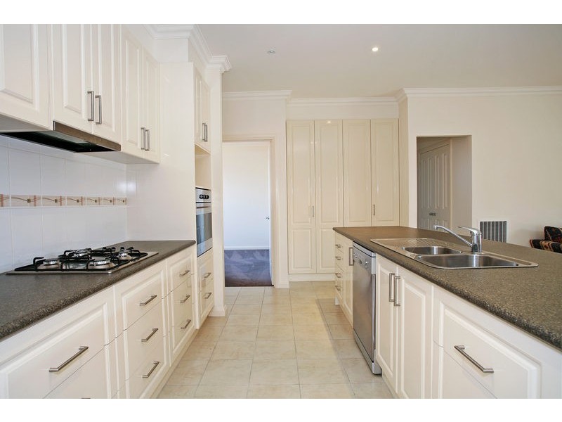 16 Thwaites Close, Highton VIC 3216