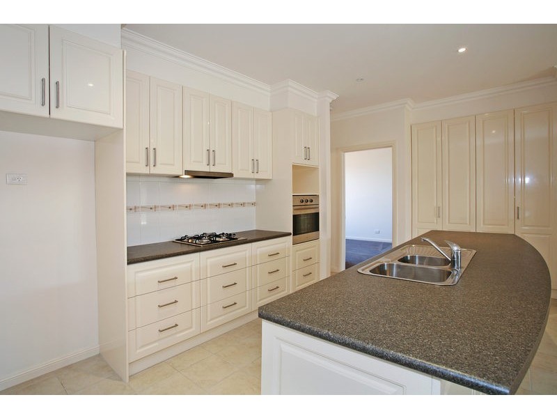 16 Thwaites Close, Highton VIC 3216