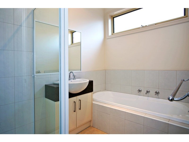 16 Thwaites Close, Highton VIC 3216