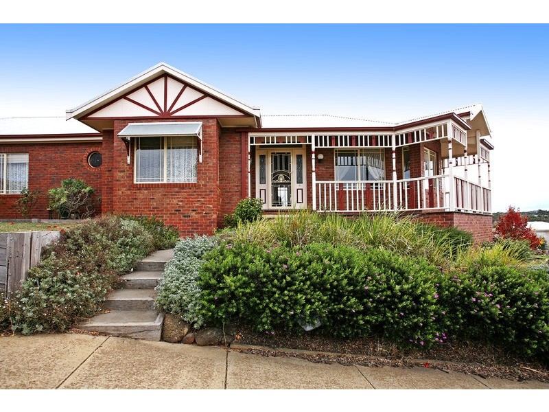 12 Monterey Drive, Waurn Ponds VIC 3216