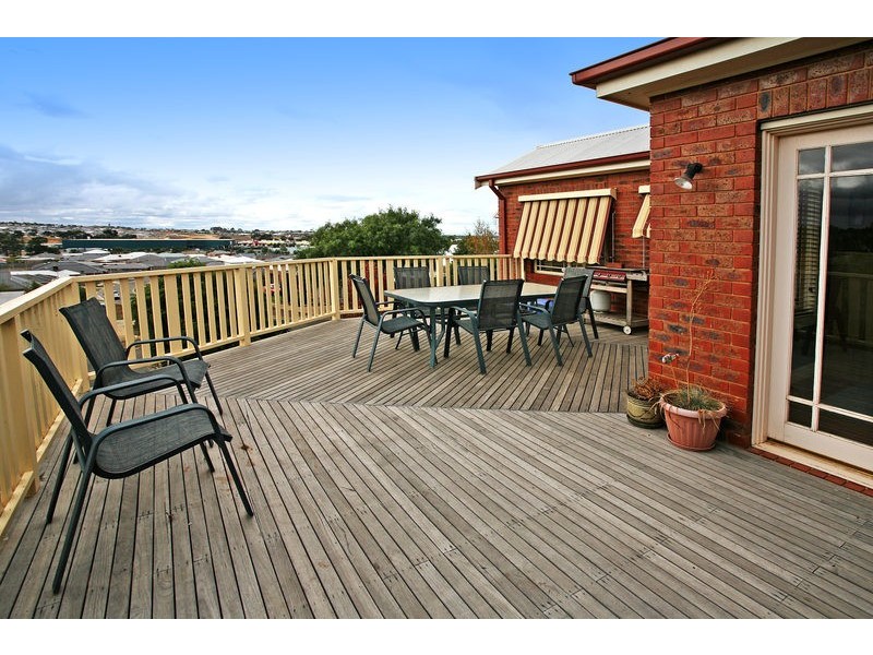 12 Monterey Drive, Waurn Ponds VIC 3216