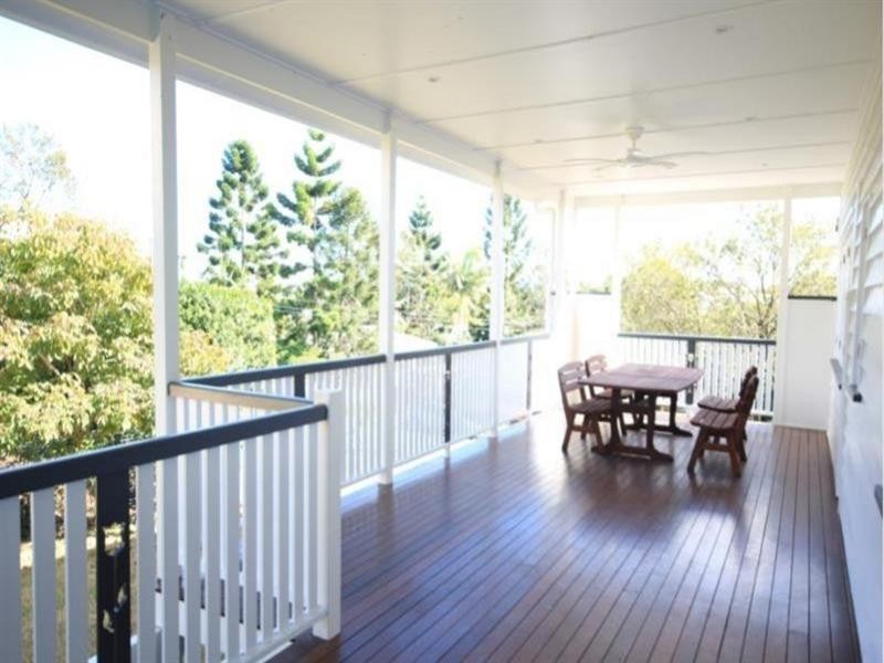 17 Love Street, Holland Park QLD 4121