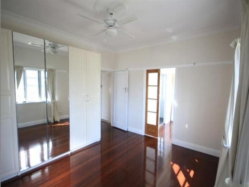 17 Love Street, Holland Park QLD 4121