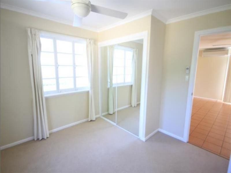 17 Love Street, Holland Park QLD 4121