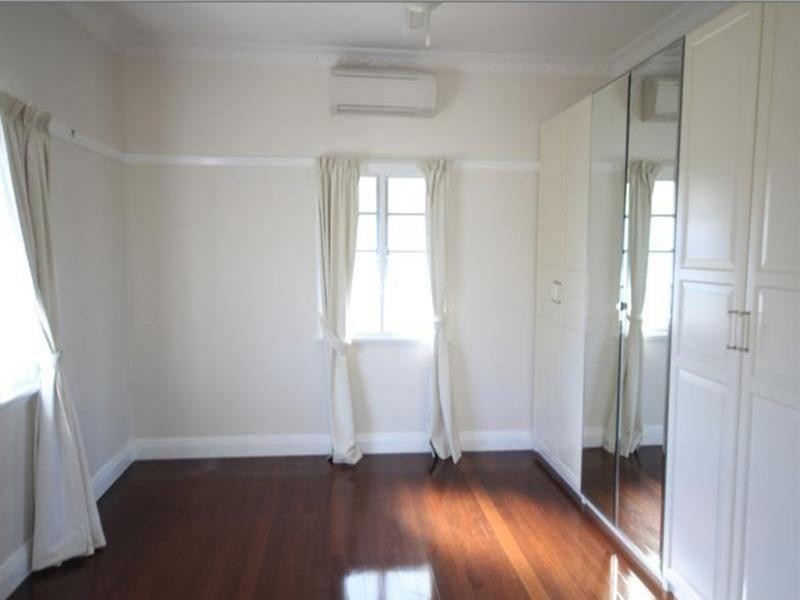 17 Love Street, Holland Park QLD 4121