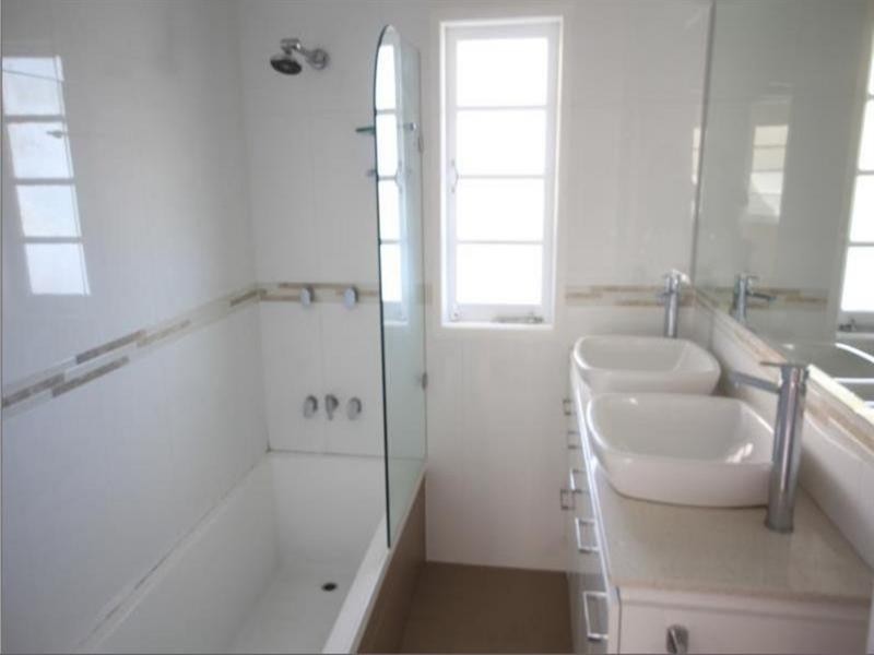 17 Love Street, Holland Park QLD 4121