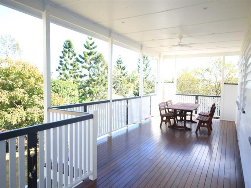 17 Love Street, Holland Park QLD 4121