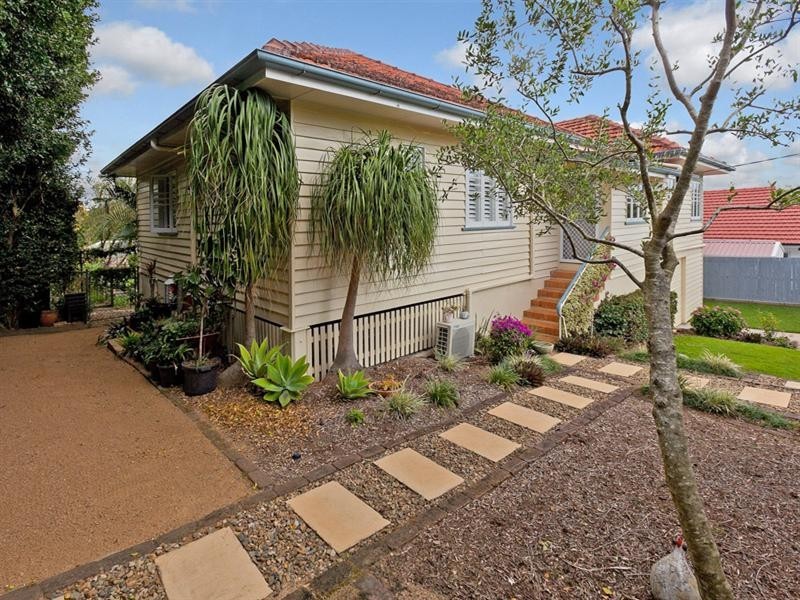 31 Navy Street, Holland Park West QLD 4121