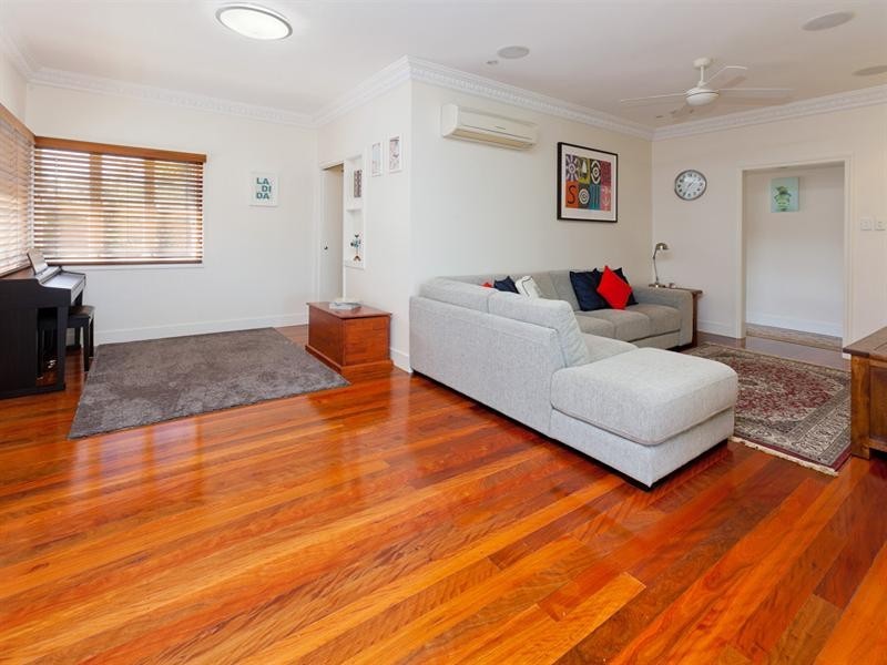 31 Navy Street, Holland Park West QLD 4121