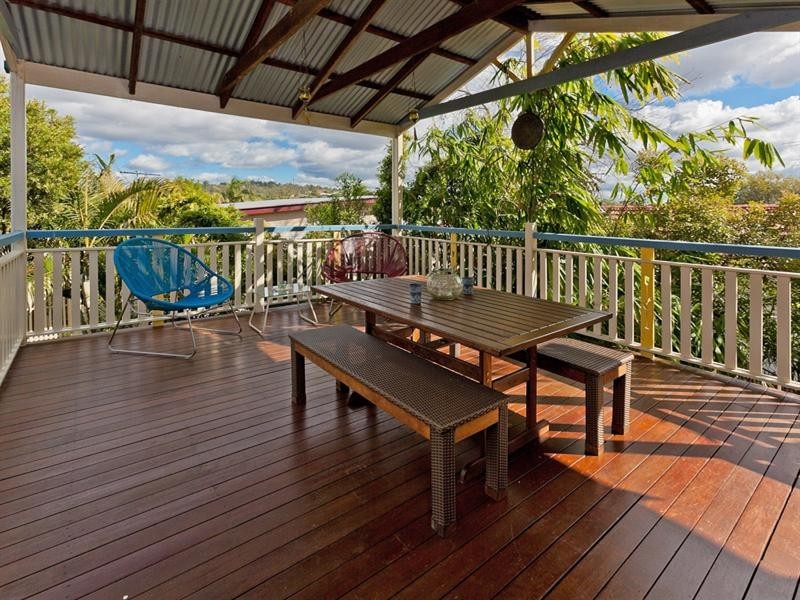 31 Navy Street, Holland Park West QLD 4121