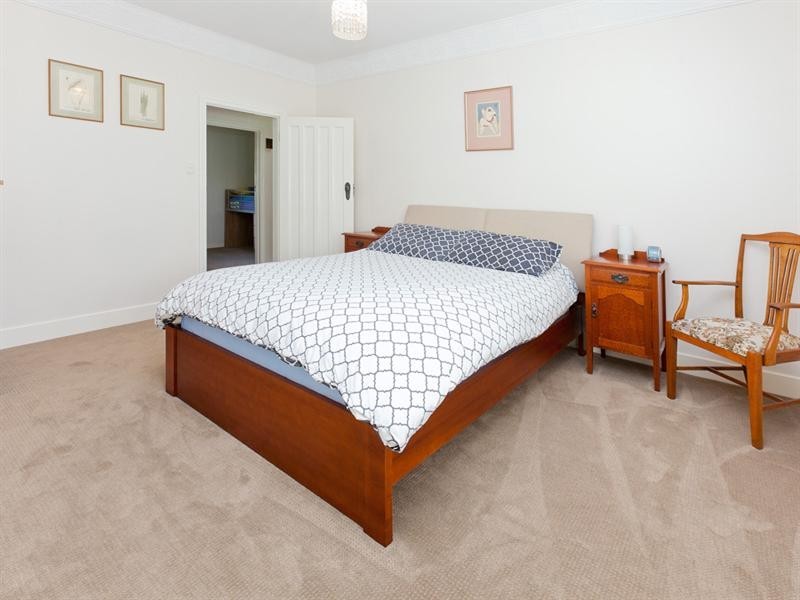 31 Navy Street, Holland Park West QLD 4121