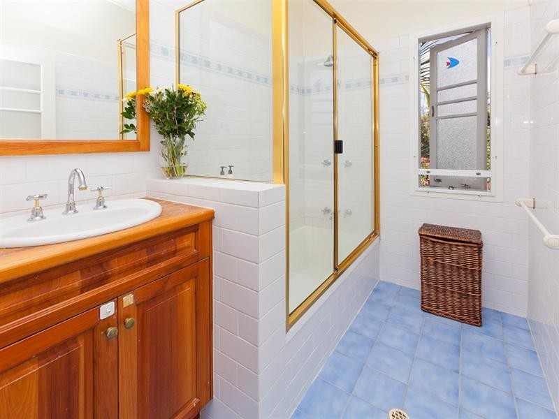 31 Navy Street, Holland Park West QLD 4121