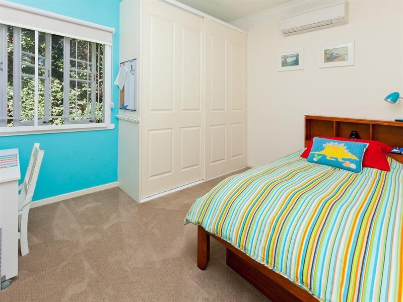 31 Navy Street, Holland Park West QLD 4121