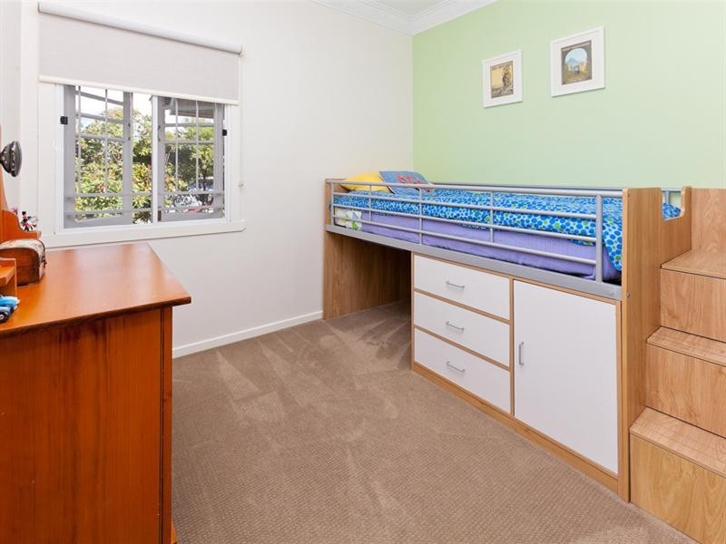 31 Navy Street, Holland Park West QLD 4121