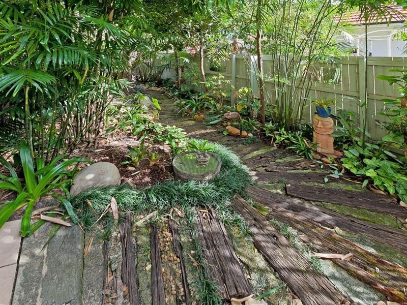 31 Navy Street, Holland Park West QLD 4121