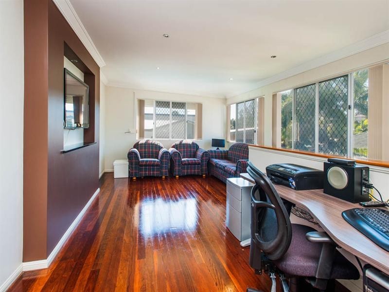 1 Driver Street, Holland Park West QLD 4121