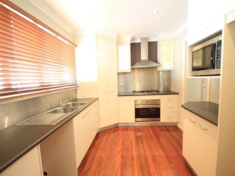 8 Casmaria Street, Mansfield QLD 4122