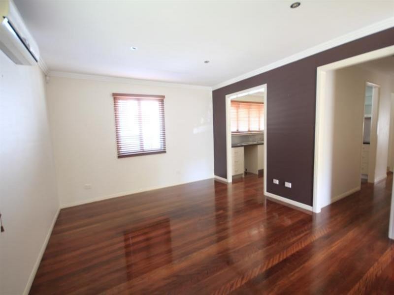 8 Casmaria Street, Mansfield QLD 4122