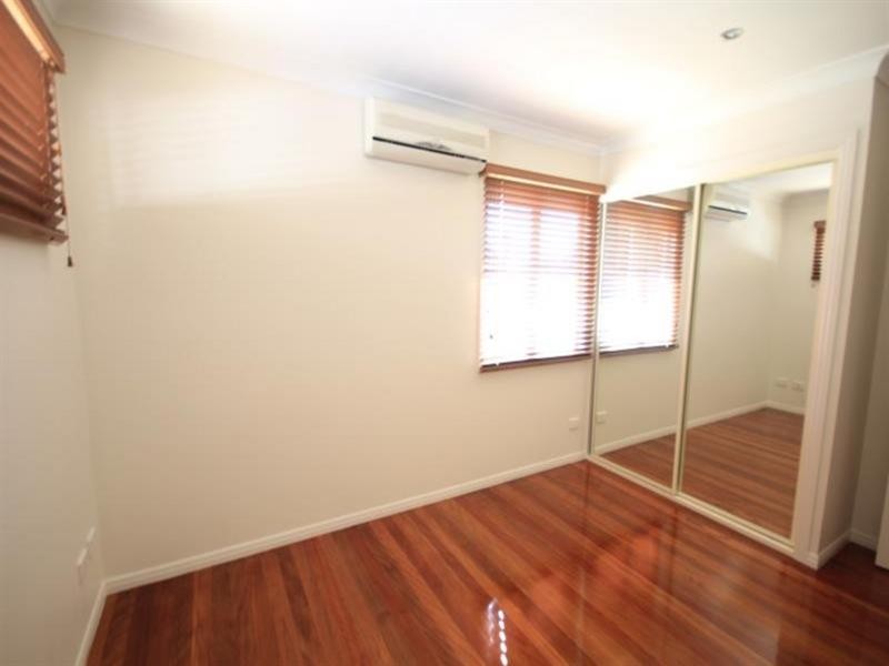 8 Casmaria Street, Mansfield QLD 4122