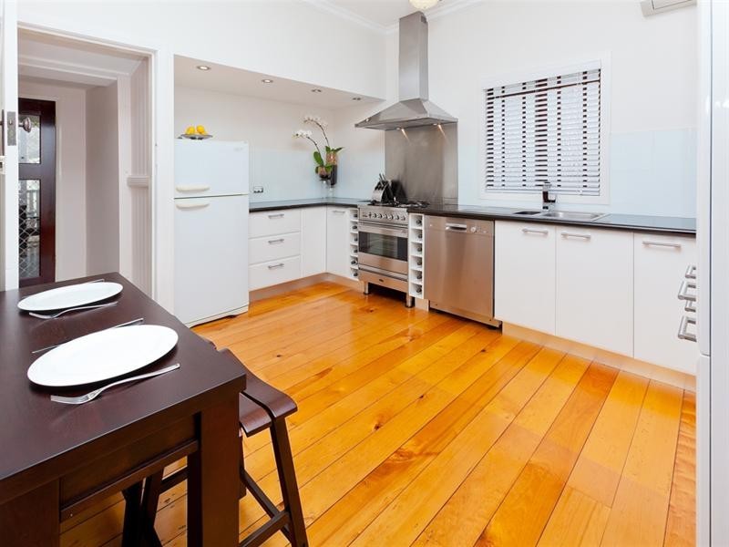 51 Burlington Street, Holland Park QLD 4121