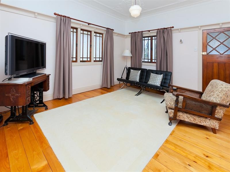 51 Burlington Street, Holland Park QLD 4121