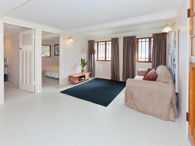 51 Burlington Street, Holland Park QLD 4121