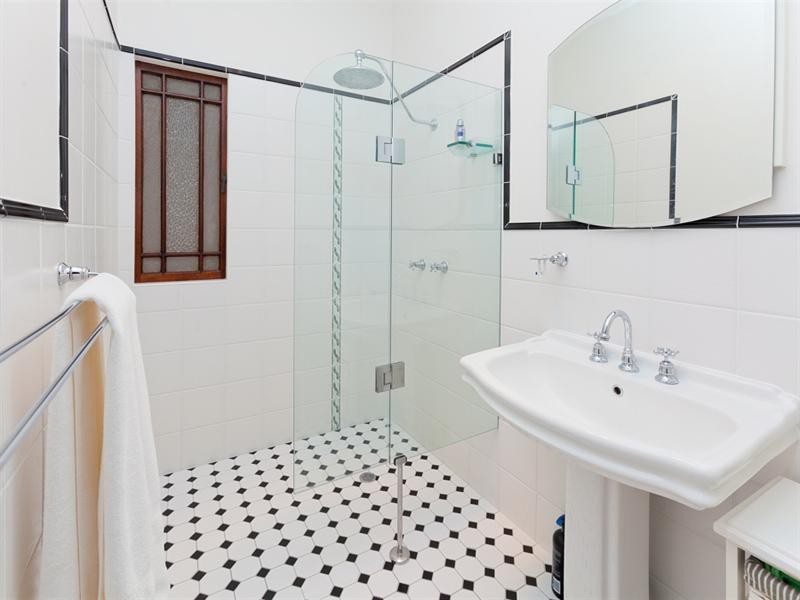 51 Burlington Street, Holland Park QLD 4121