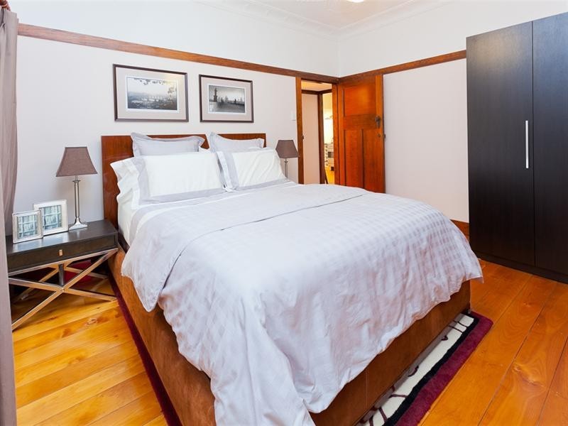 51 Burlington Street, Holland Park QLD 4121