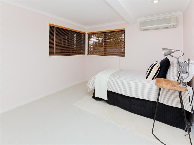 51 Burlington Street, Holland Park QLD 4121