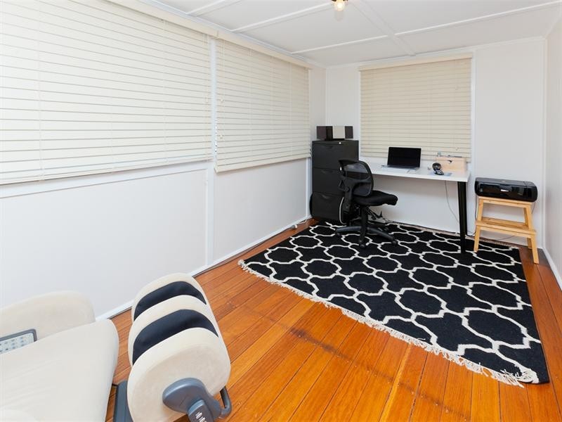 51 Burlington Street, Holland Park QLD 4121