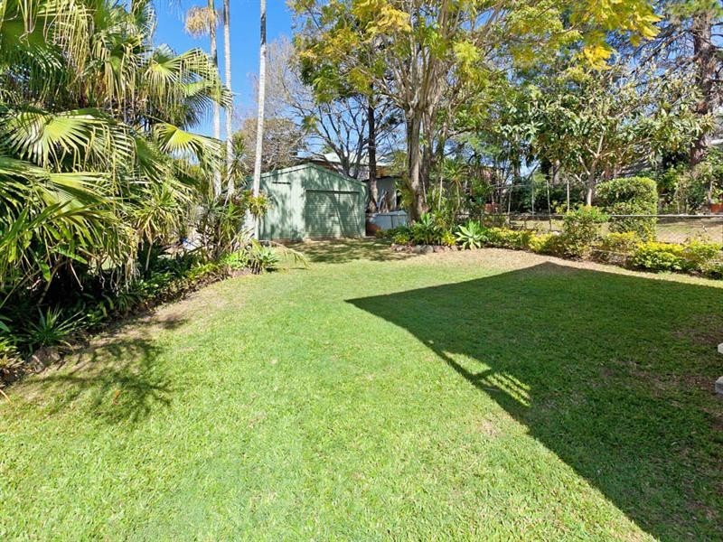 51 Burlington Street, Holland Park QLD 4121