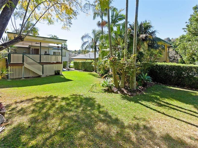 51 Burlington Street, Holland Park QLD 4121