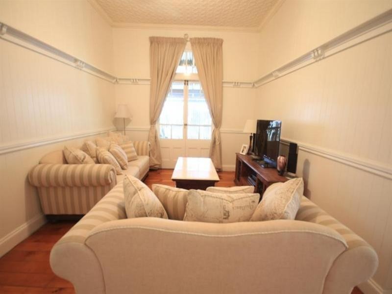 16 Victoria Terrace, Annerley QLD 4103