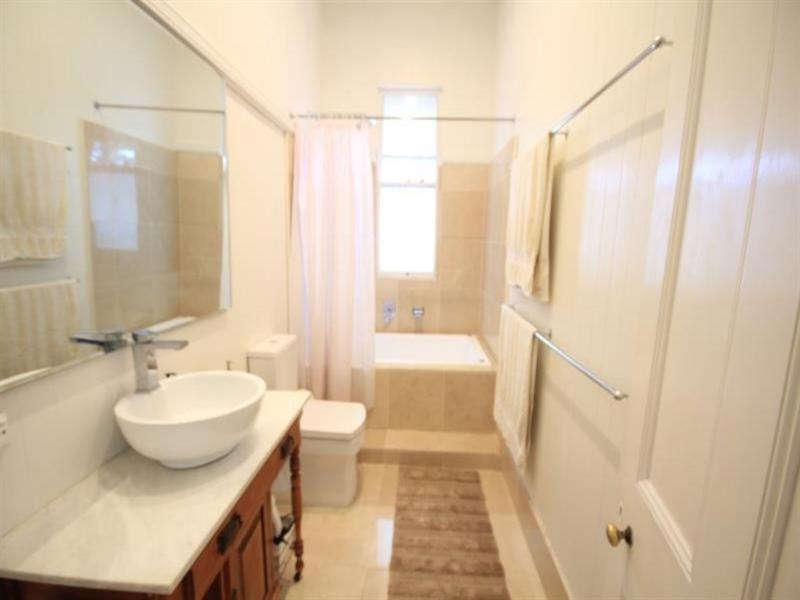 16 Victoria Terrace, Annerley QLD 4103
