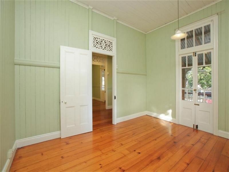 16 Victoria Terrace, Annerley QLD 4103