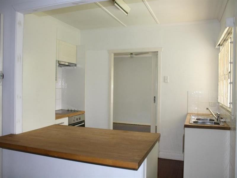 350 Nursery Road, Holland Park QLD 4121