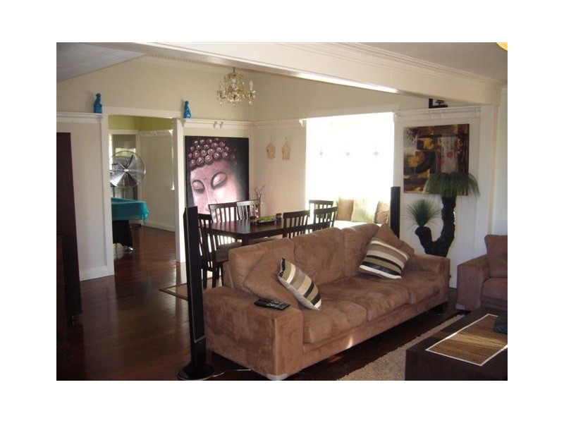 13 Holland Road, Holland Park QLD 4121