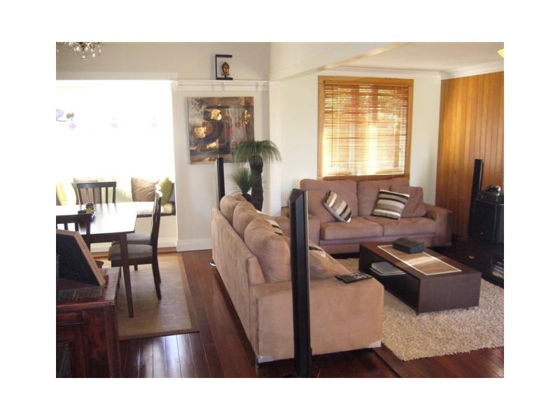 13 Holland Road, Holland Park QLD 4121