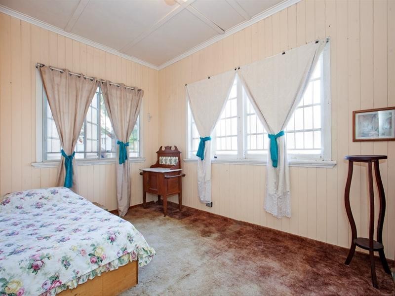 50 Wilkins Street, Fairfield QLD 4103