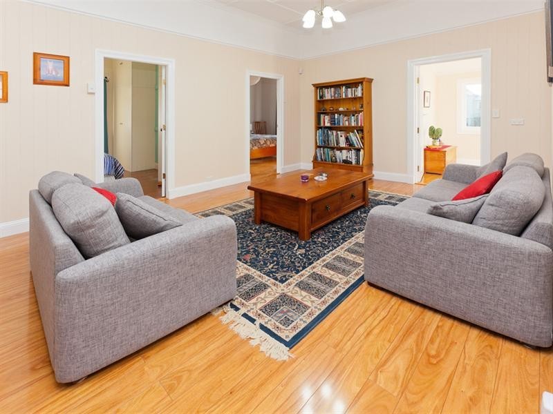 19 Framont Avenue, Holland Park QLD 4121