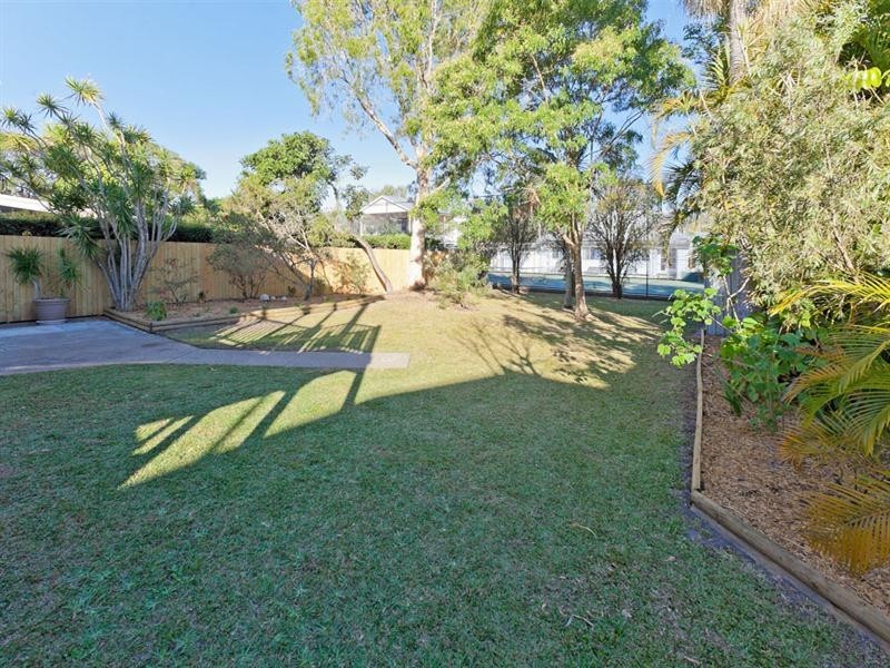 19 Framont Avenue, Holland Park QLD 4121