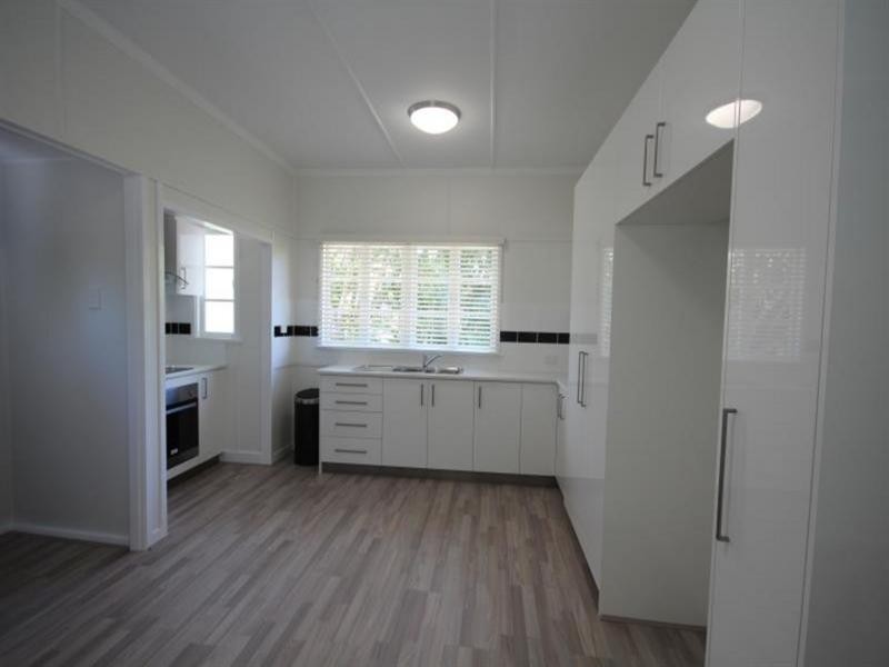 32 Steele Street, Holland Park QLD 4121