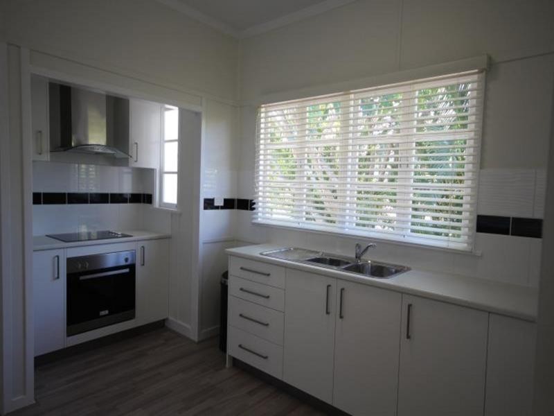 32 Steele Street, Holland Park QLD 4121