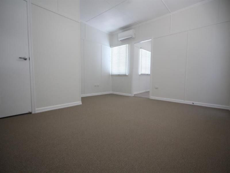 32 Steele Street, Holland Park QLD 4121